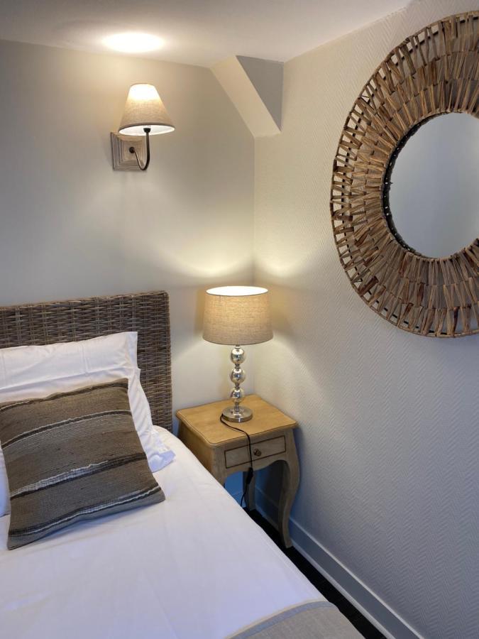 שנטילי Hotel L'Avenue מראה חיצוני תמונה