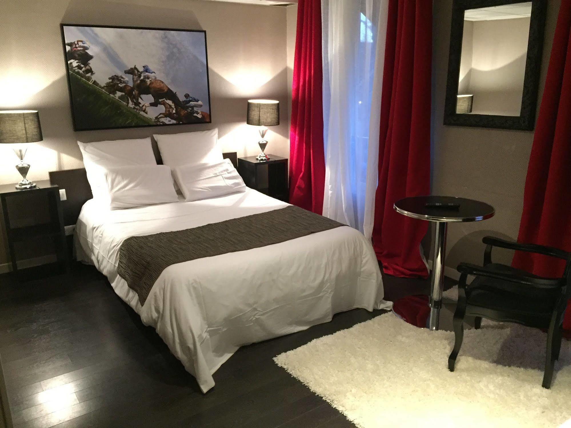 שנטילי Hotel L'Avenue מראה חיצוני תמונה